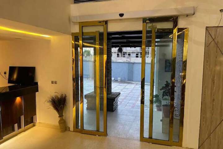 London Base Villa