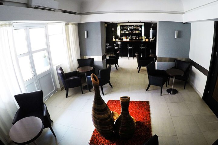 Lounge 64 of 79