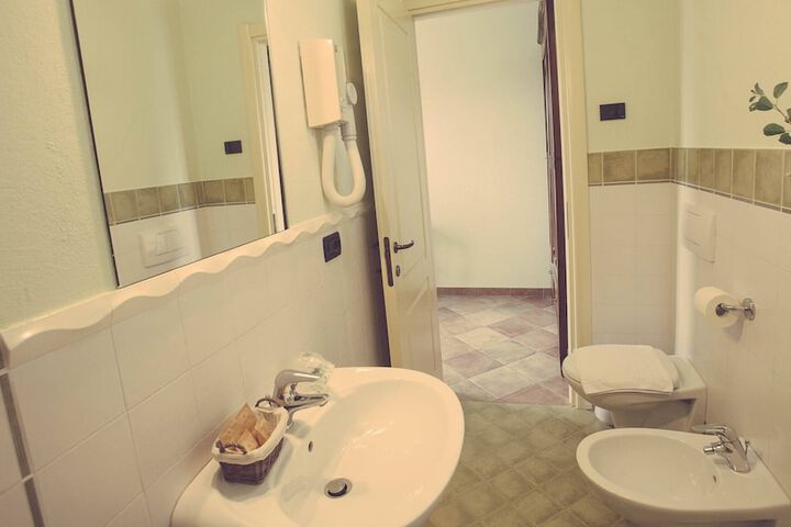 Room 28 of 61