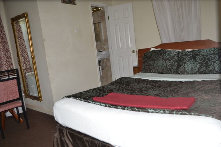 Room 10 of 68