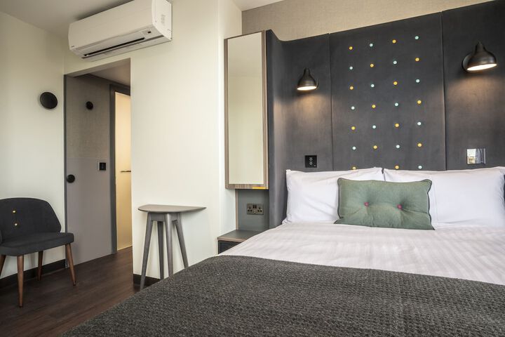Room 4 of 42