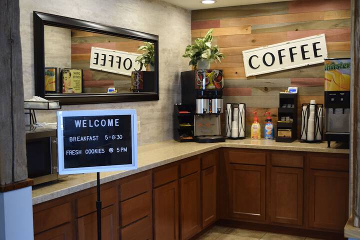 Breakfast/Coffee Service 32 of 38