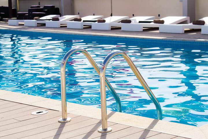 Pool 40 of 111