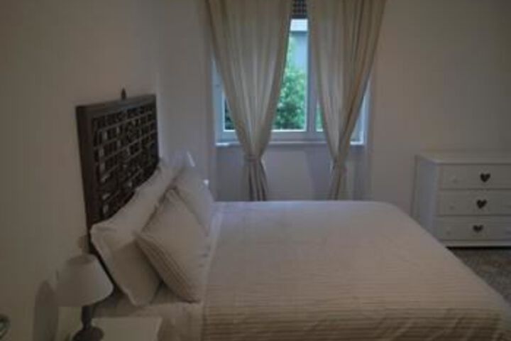 Room 11 of 16