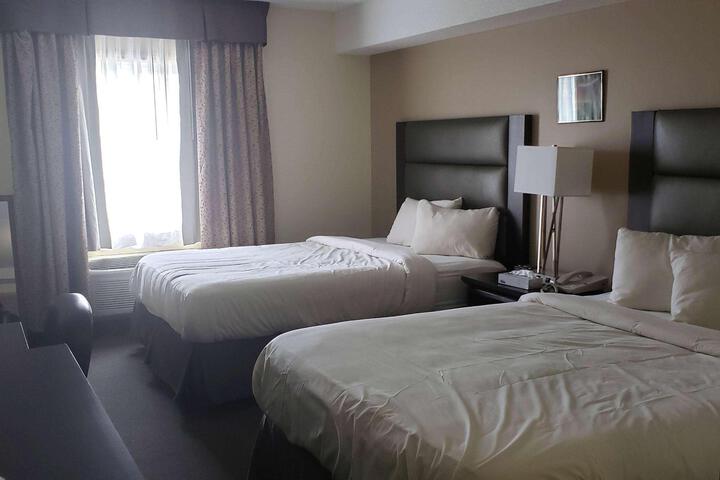 1 King Bed (10 of 11)