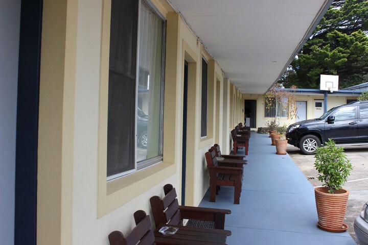 Hotel Exterior 44 of 48