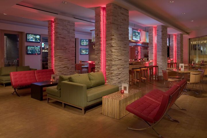 Lounge 43 of 52