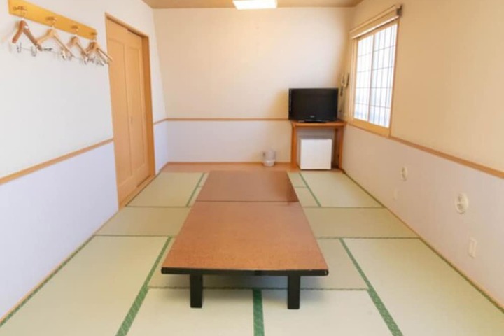 Room 9 of 40