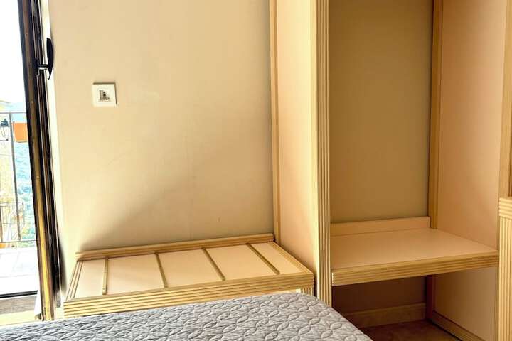 Room 14 of 193