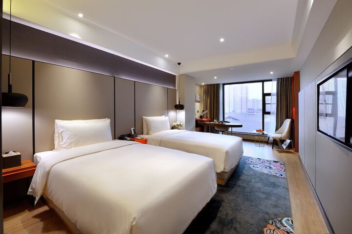 Room 8 of 20