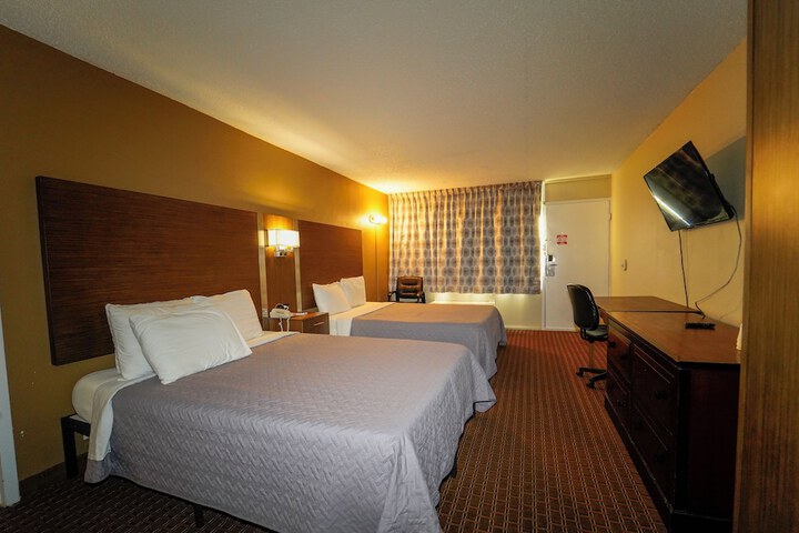 1 King Bed (7 of 8)