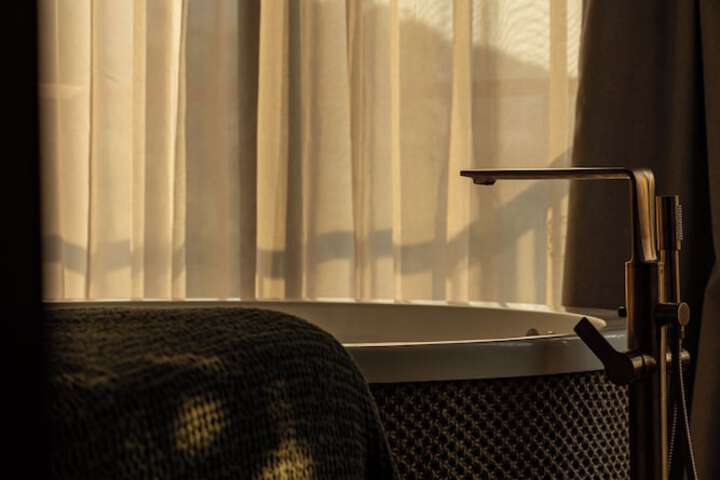 Room 27 of 90