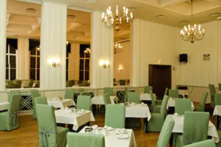 Ballroom/Hall 48 of 53