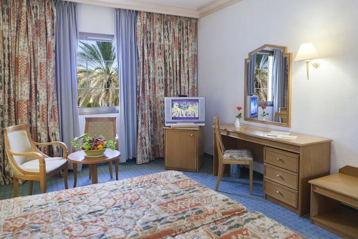 Room 11 of 48