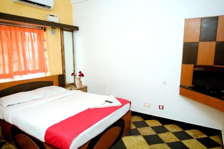 Room 6 of 13