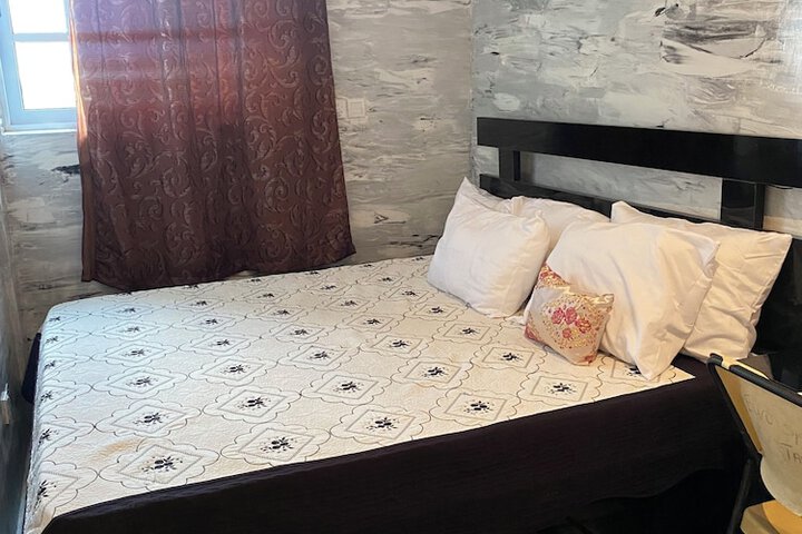 Room 7 of 11