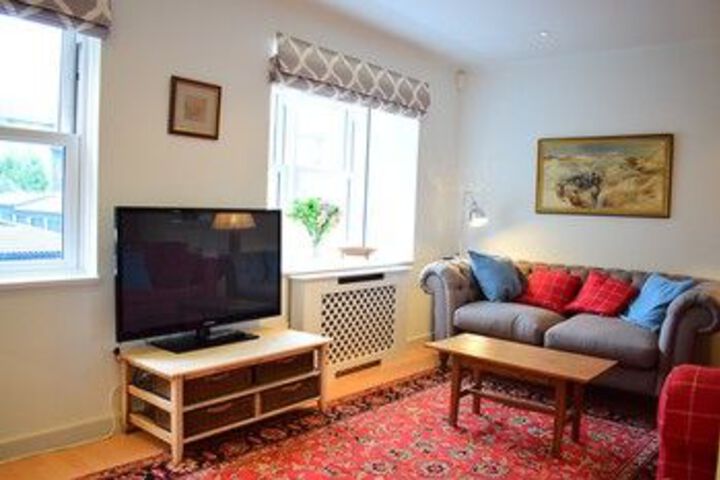 3 Bedroom House in Battersea Accommodates 5