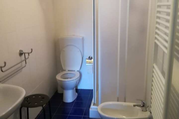 Room 11 of 38