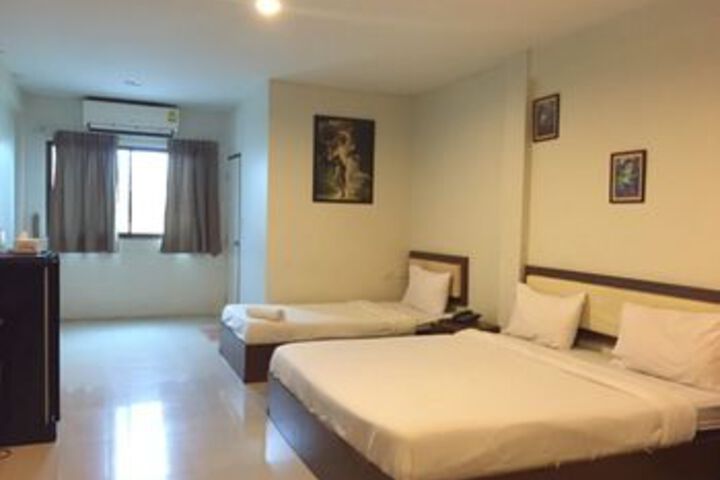 Room 12 of 30