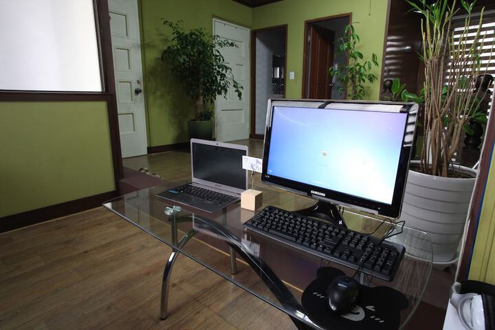 Business Center 19 of 36
