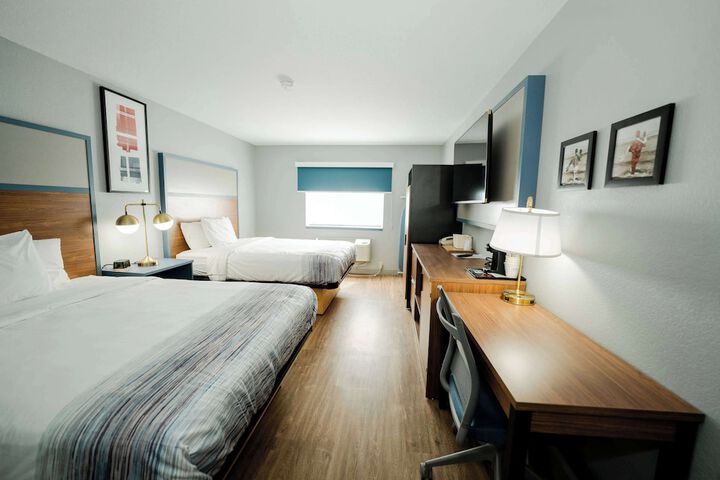 2 Queen Beds (9 of 15)