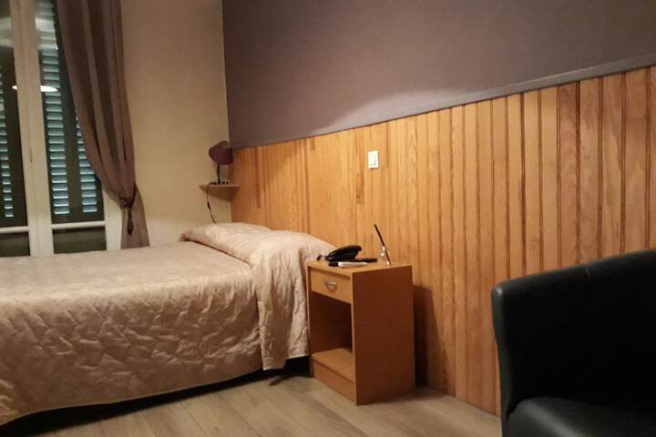 Room 21 of 49