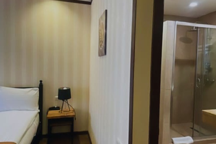 Room 48 of 65