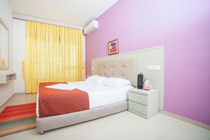 Room 4 of 84