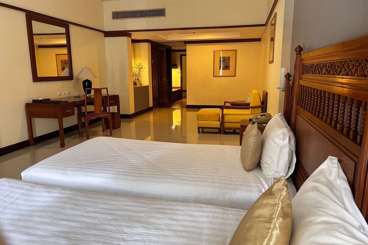 Room 9 of 42