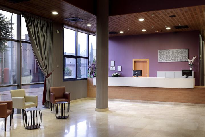 Entrance & Lobby