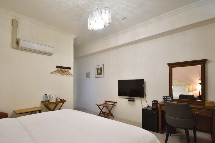 Room 7 of 49