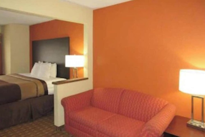 Image of Saint Joseph Inn & Suites Benton Harbor near I-94