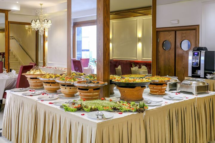 Dining 44 of 78
