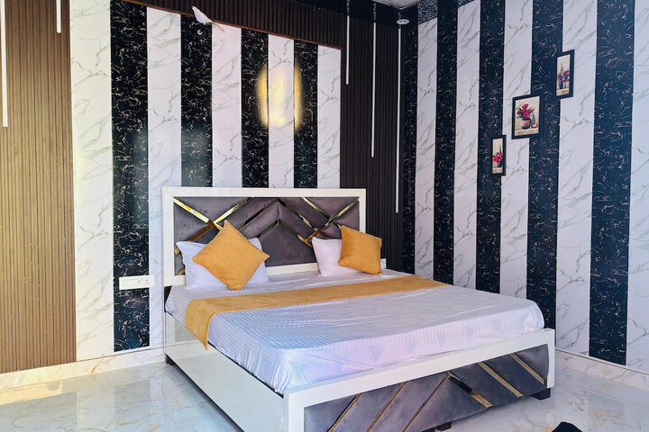 Room 4 of 31