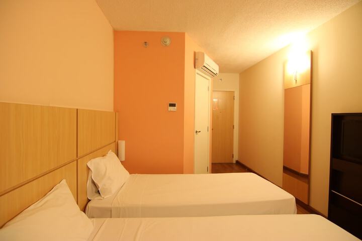 Room 14 of 32