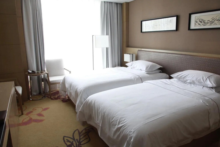 Room 5 of 11