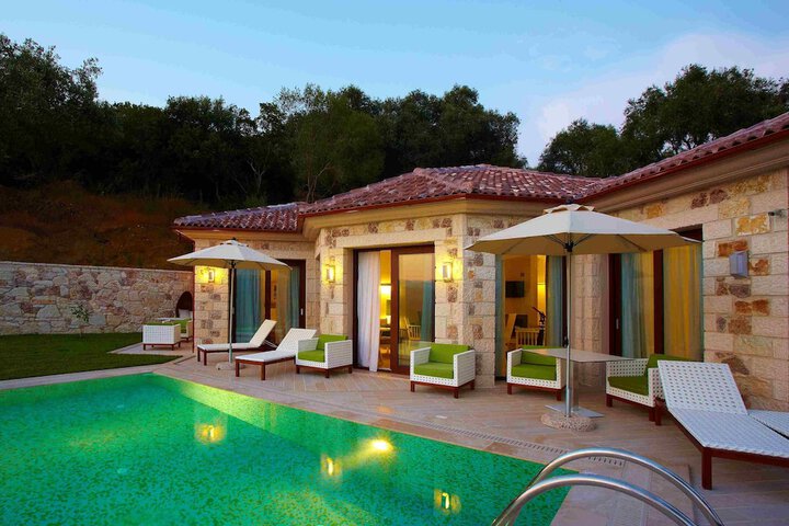 Pools & Facilities