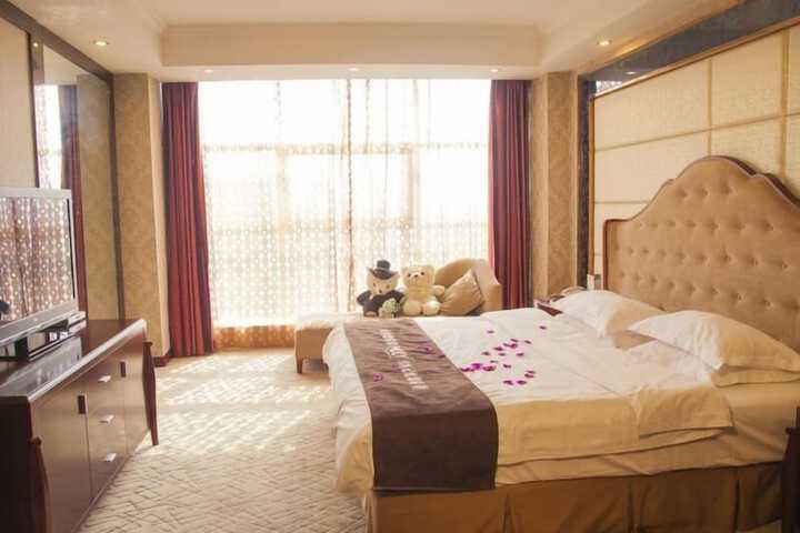 Room 12 of 34
