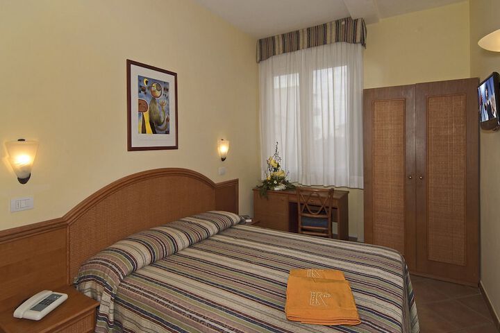 Room 6 of 50