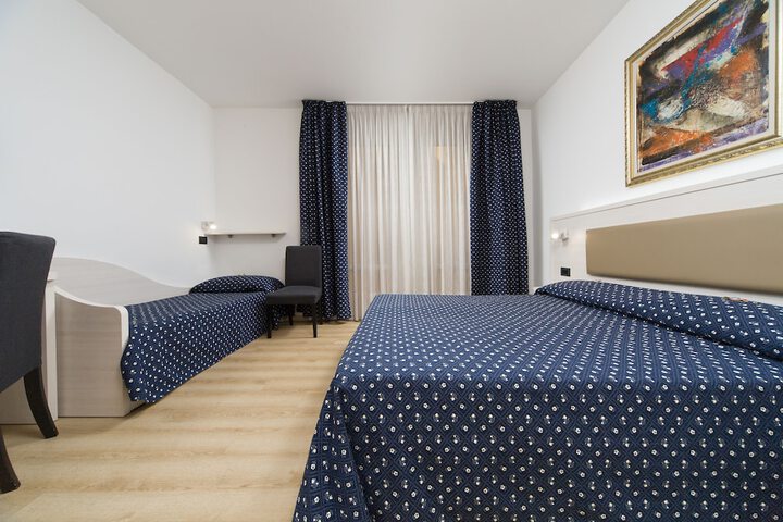 Room 27 of 120