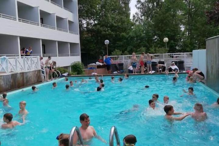 Pool 6 of 12