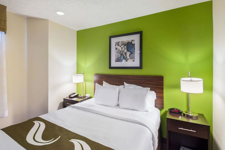 1 King Bed (1 of 11)