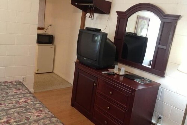 Room 10 of 17