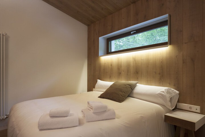 Room 3 of 108