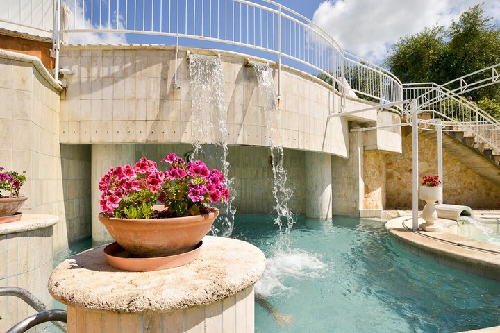 Pool 27 of 41