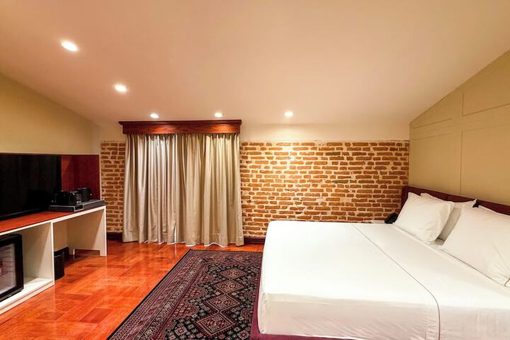 Room 42 of 96