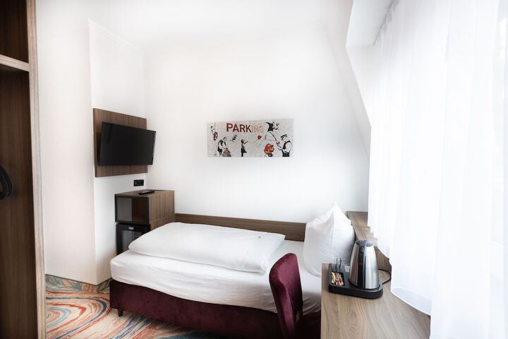 Room 26 of 84