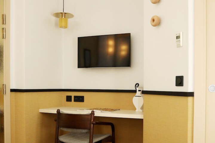 Room 6 of 46