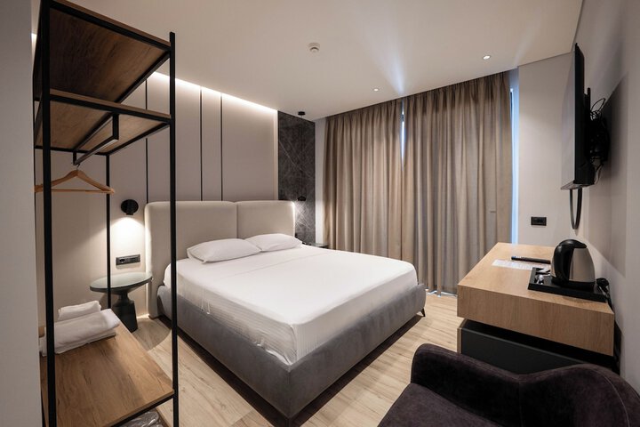 Room 7 of 112