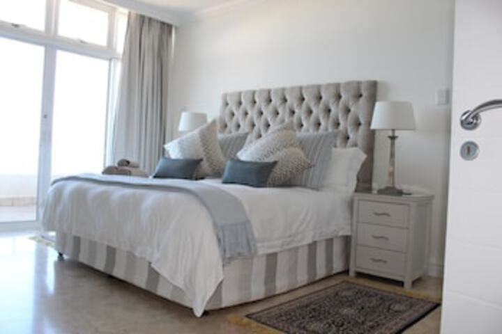 Room 4 of 33
